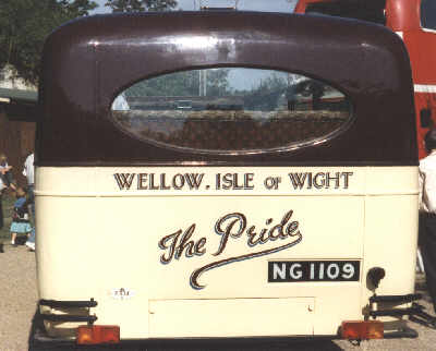 Wellow bus