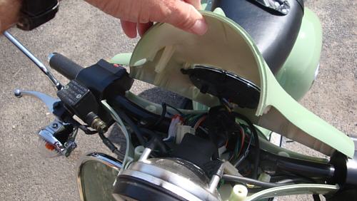 Service a neco abruzzi scooter - wiring loom